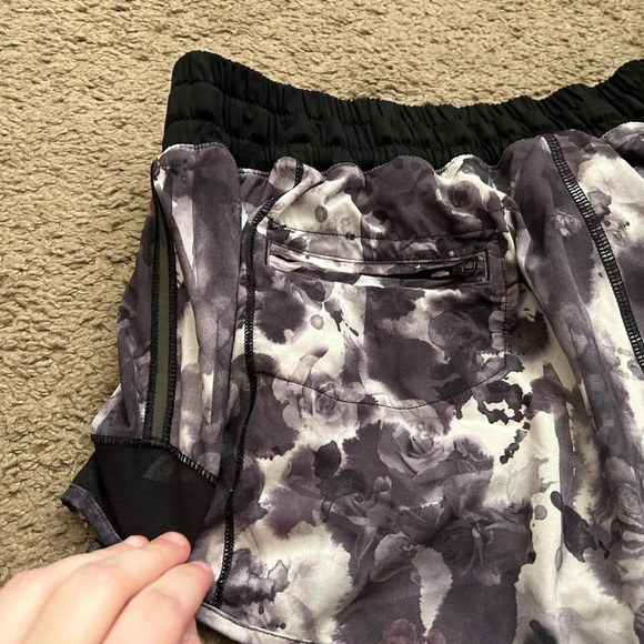 Lululemon Hotty Hot Short Mini Obscurred Black Dusty Mauve / Black Size 10 - Picture 7 of 10